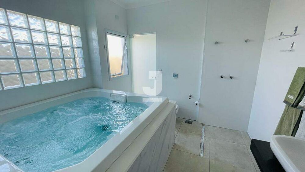 Casa de Condomínio à venda com 3 quartos, 210m² - Foto 1