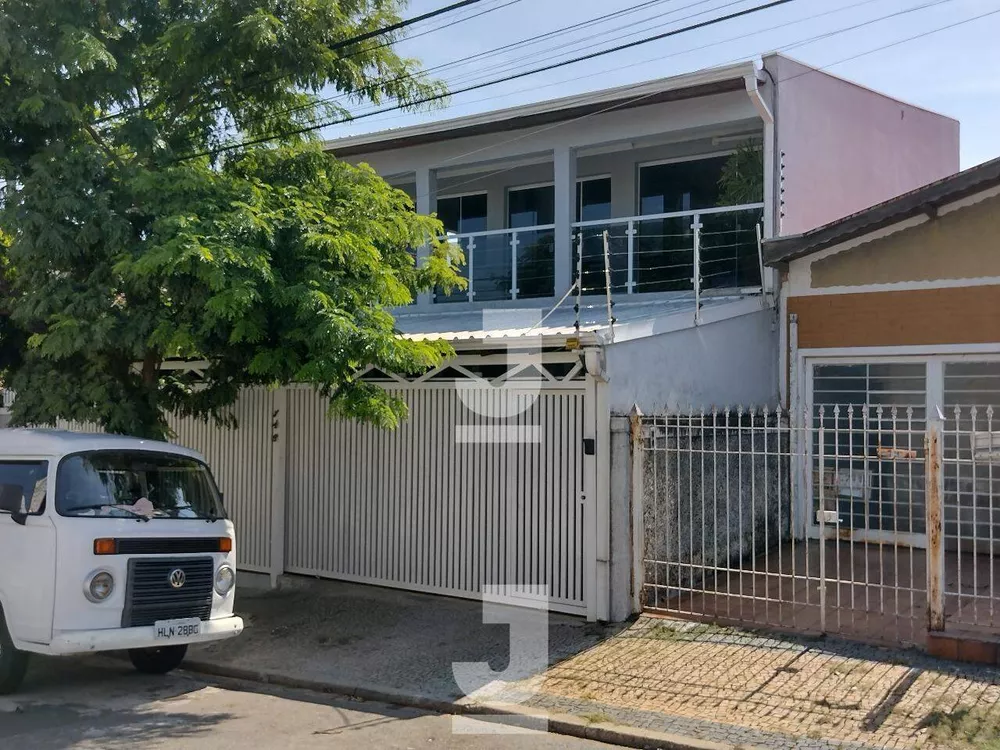 Casa à venda com 6 quartos, 500m² - Foto 1