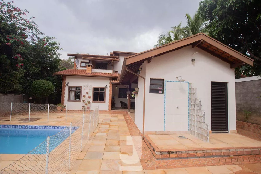 Casa de Condomínio à venda com 4 quartos, 320m² - Foto 1