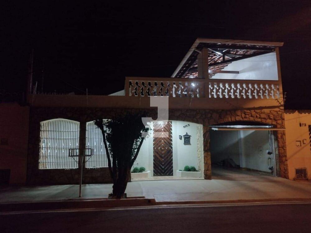 Casa, 4 quartos, 211 m² - Foto 1