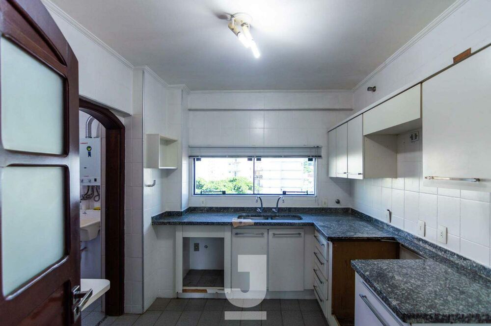Apartamento à venda com 4 quartos, 145m² - Foto 1