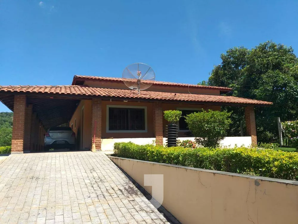 Fazenda à venda com 3 quartos, 220m² - Foto 1