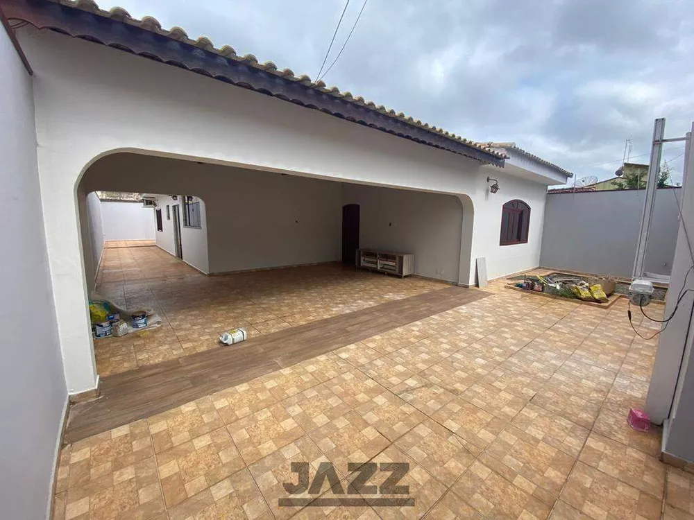 Casa à venda com 3 quartos, 200m² - Foto 1