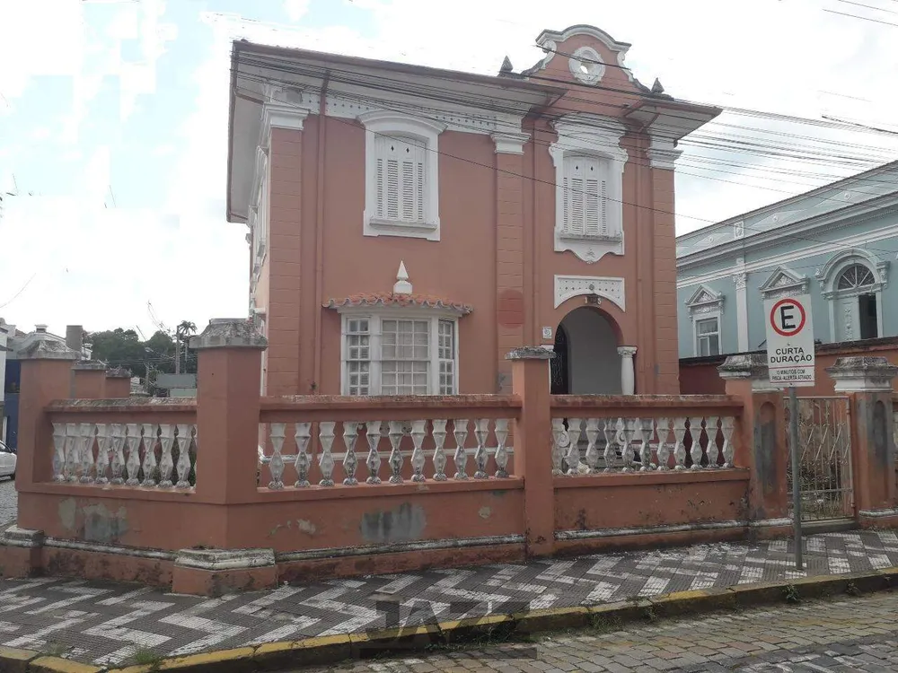 Casa, 3 quartos, 270 m² - Foto 1