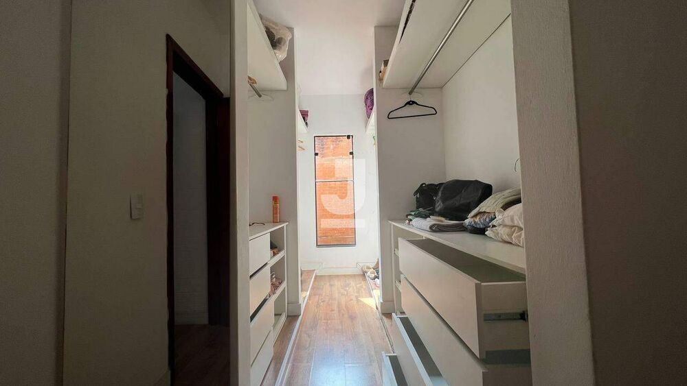 Casa à venda com 3 quartos, 271m² - Foto 4