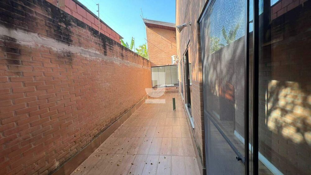 Casa à venda com 3 quartos, 271m² - Foto 2