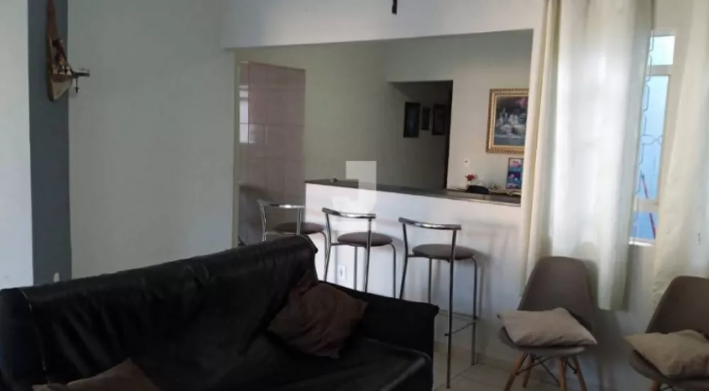 Casa à venda com 3 quartos, 210m² - Foto 3