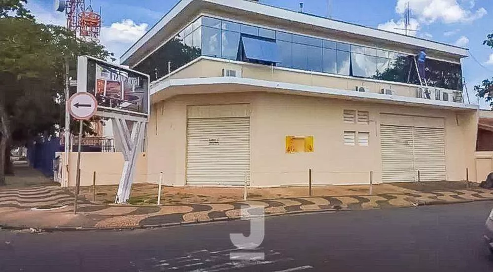 Casa à venda com 3 quartos, 381m² - Foto 1