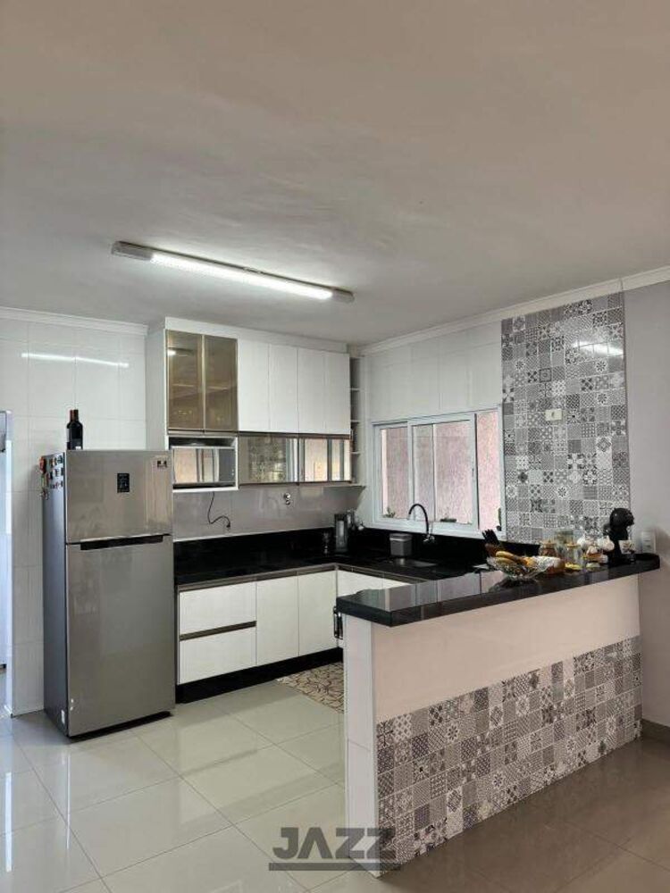 Casa de Condomínio à venda com 4 quartos, 230m² - Foto 2