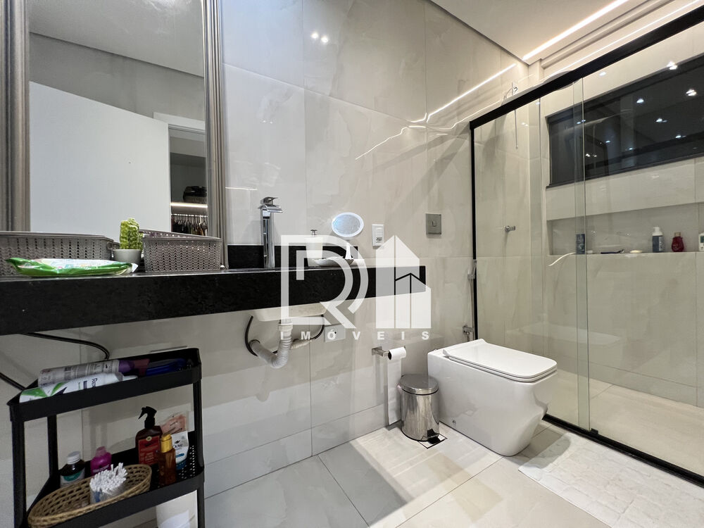 Casa à venda com 4 quartos, 265m² - Foto 1