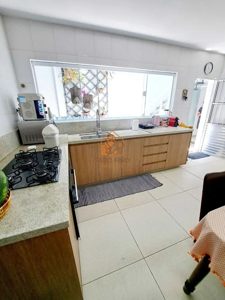 Casa, 4 quartos, 250 m² - Foto 1