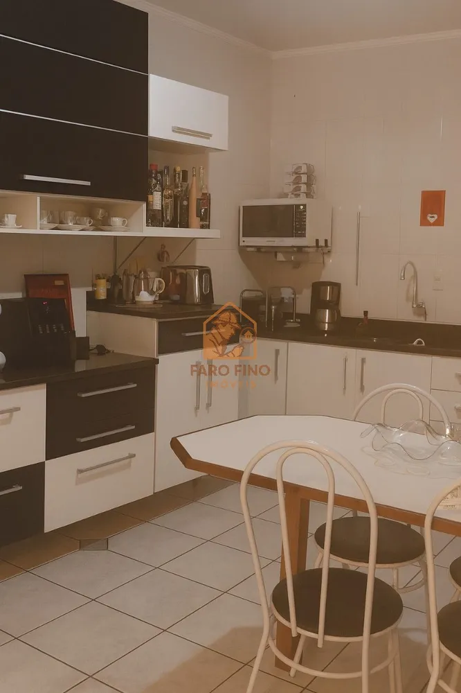 Casa, 3 quartos, 226 m² - Foto 4