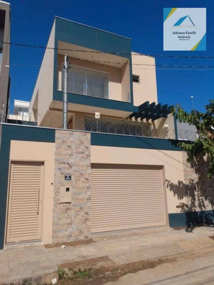 Casa, 3 quartos, 184 m² - Foto 1