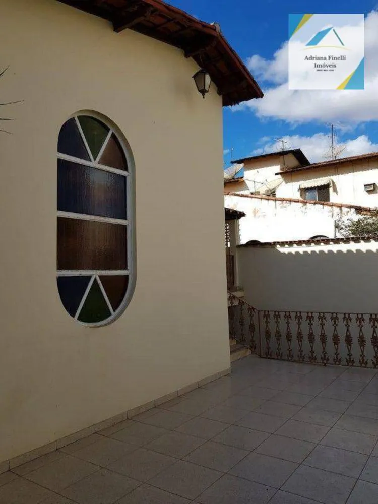 Casa, 6 quartos, 232 m² - Foto 1