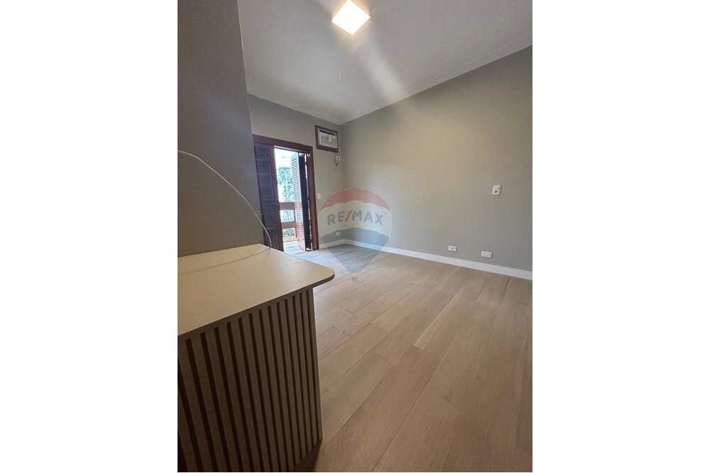 Casa para alugar com 4 quartos, 570m² - Foto 2
