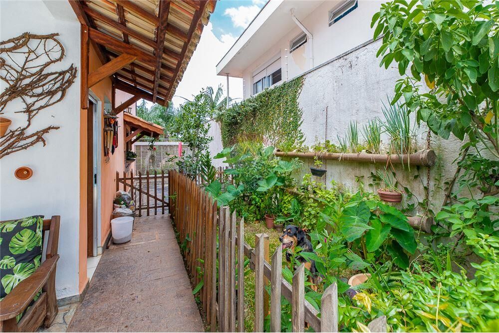 Casa à venda com 4 quartos, 450m² - Foto 1
