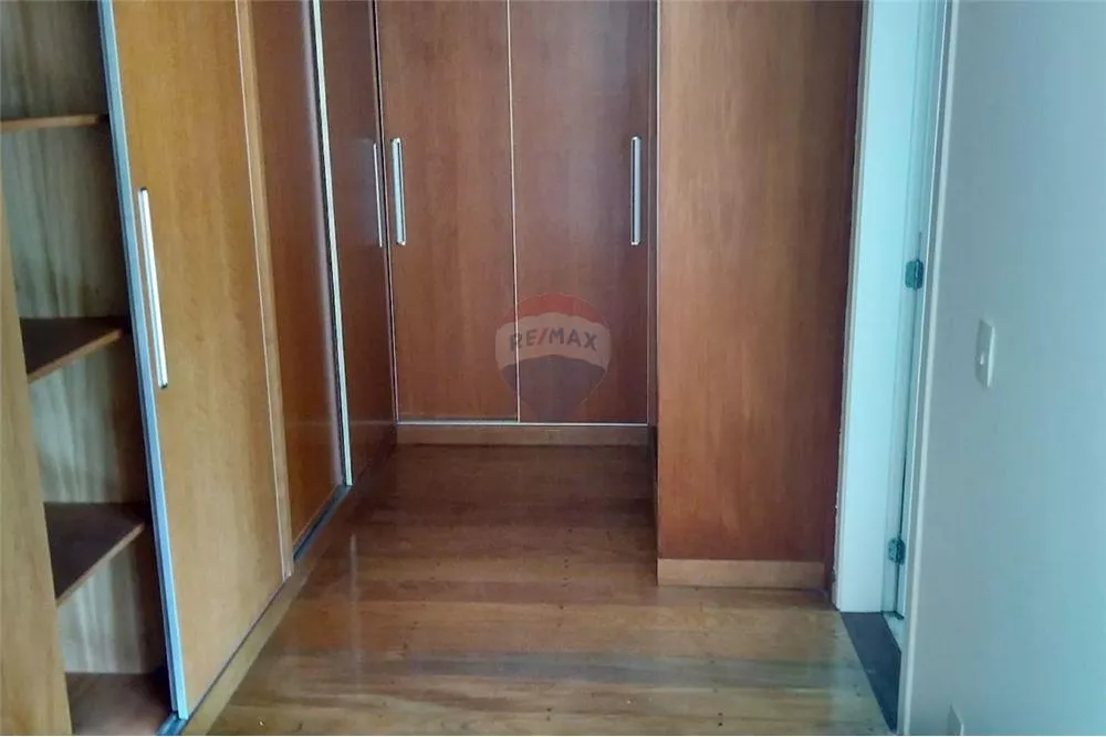 Apartamento para alugar com 4 quartos, 240m² - Foto 15