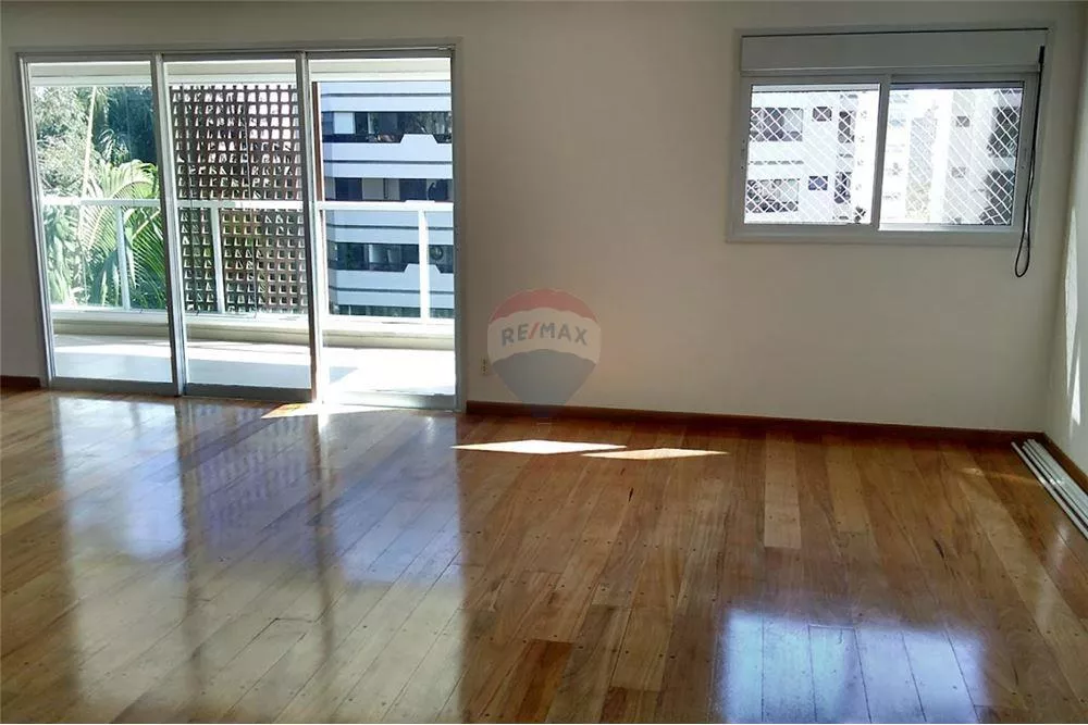 Apartamento para alugar com 4 quartos, 240m² - Foto 4