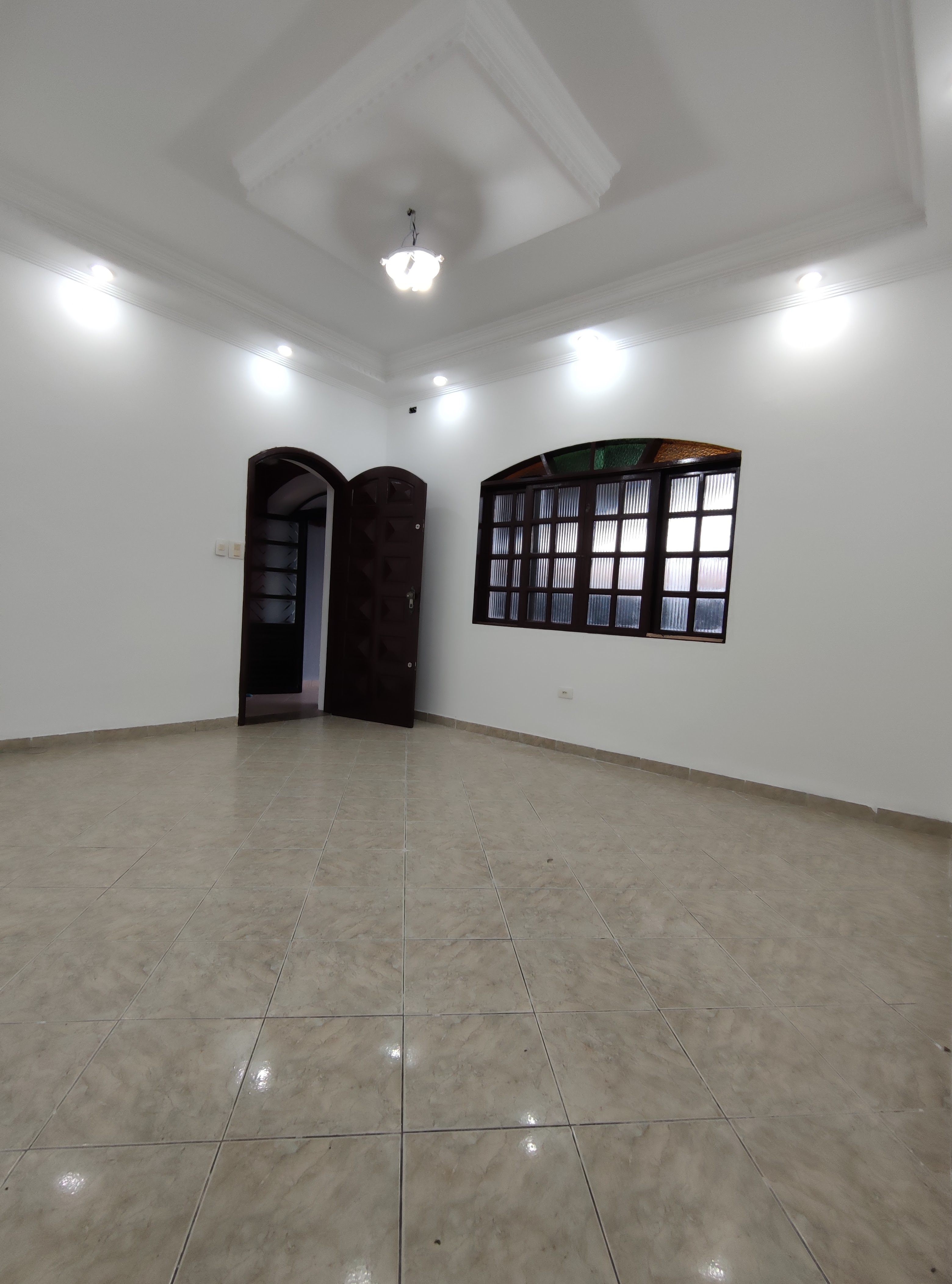 Casa à venda com 3 quartos, 100m² - Foto 4