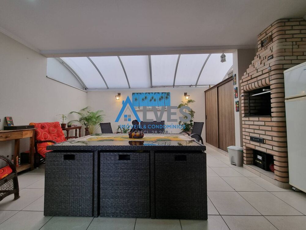Casa à venda com 3 quartos, 178m² - Foto 2