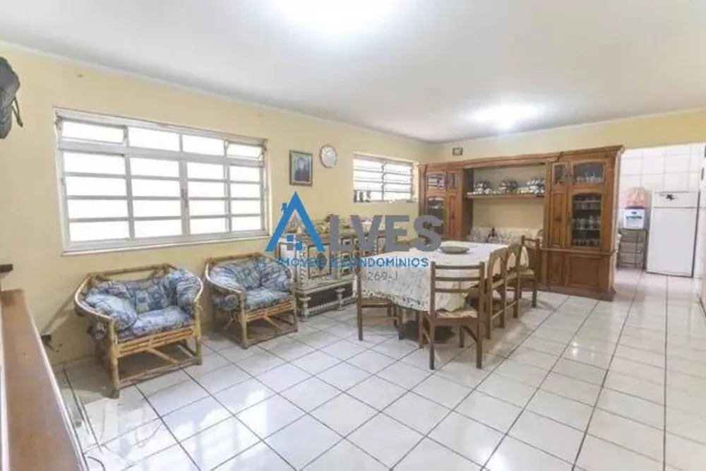 Casa à venda com 4 quartos, 240m² - Foto 3