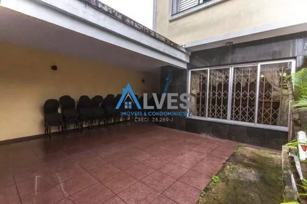 Casa à venda com 4 quartos, 240m² - Foto 2