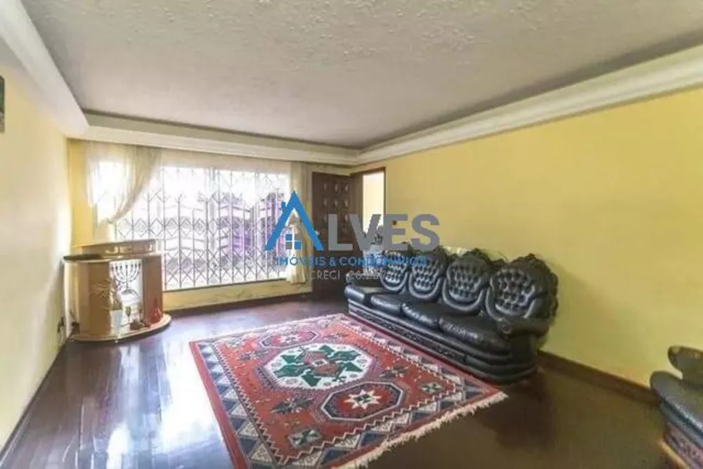 Casa à venda com 4 quartos, 240m² - Foto 1