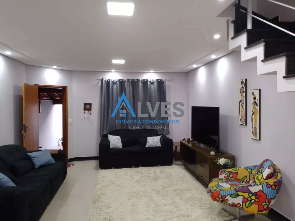 Casa à venda com 3 quartos, 210m² - Foto 1