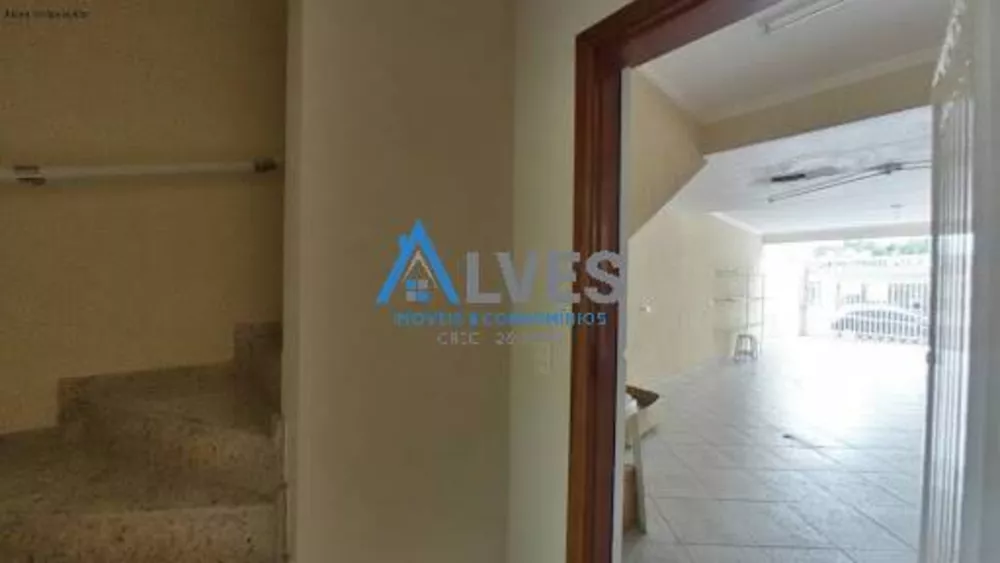 Casa à venda com 4 quartos, 214m² - Foto 4