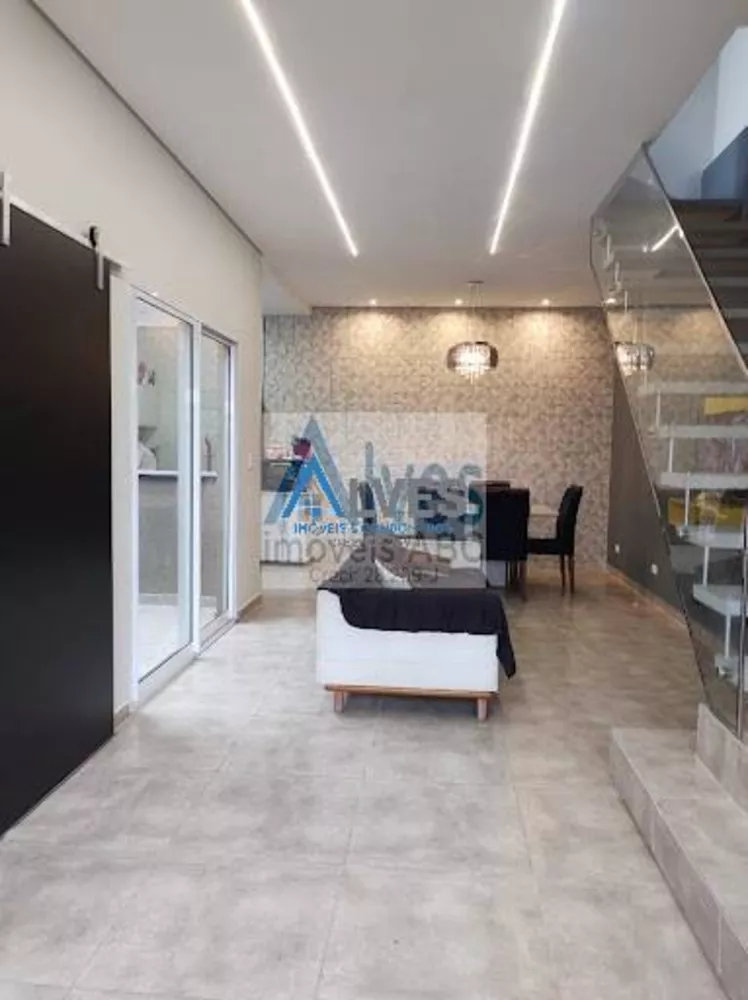 Sobrado à venda com 2 quartos, 140m² - Foto 1