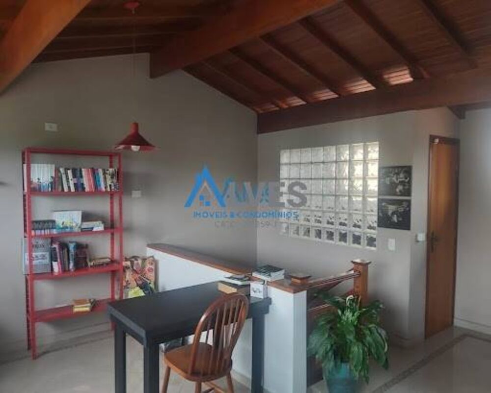 Casa, 3 quartos, 242 m² - Foto 2