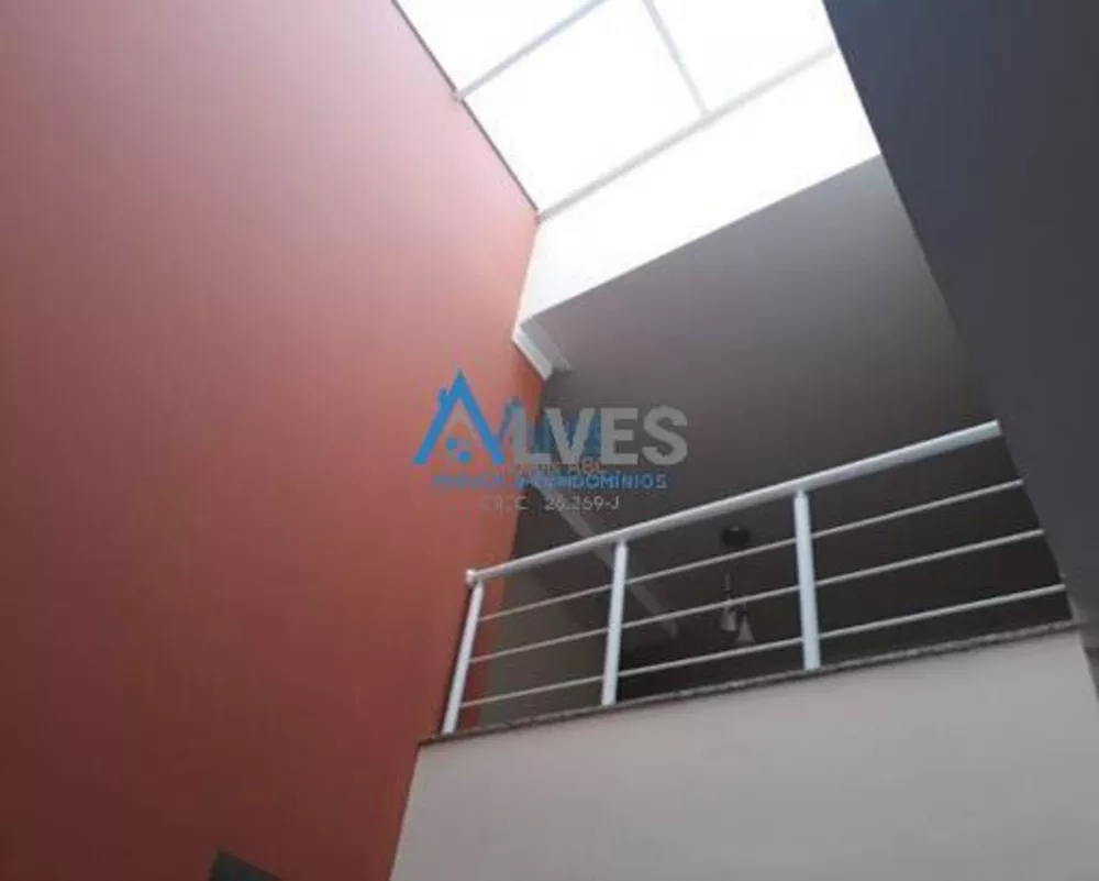 Casa à venda com 3 quartos, 239m² - Foto 2