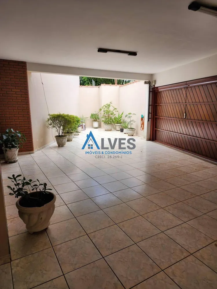 Casa, 3 quartos, 202 m² - Foto 1