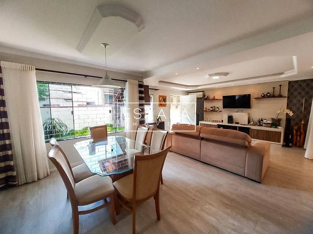 Casa, 3 quartos, 212 m² - Foto 1