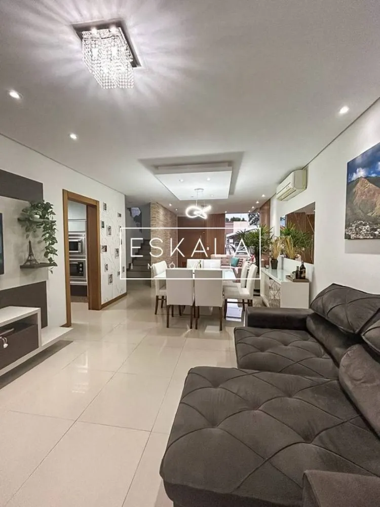 Casa, 4 quartos, 220 m² - Foto 1