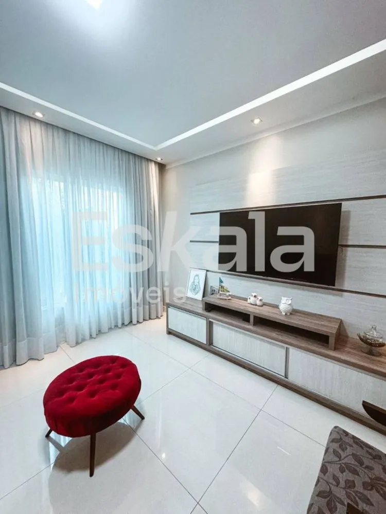 Casa, 4 quartos, 295 m² - Foto 2