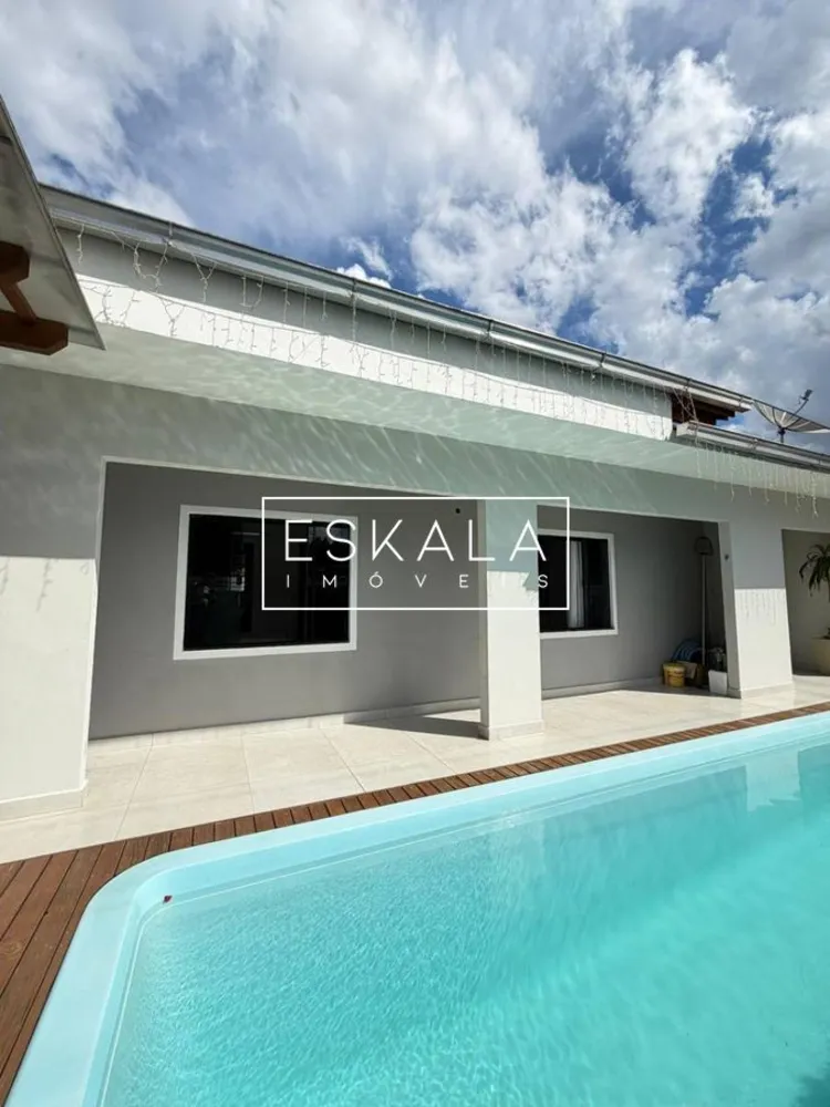 Casa, 5 quartos, 245 m² - Foto 1
