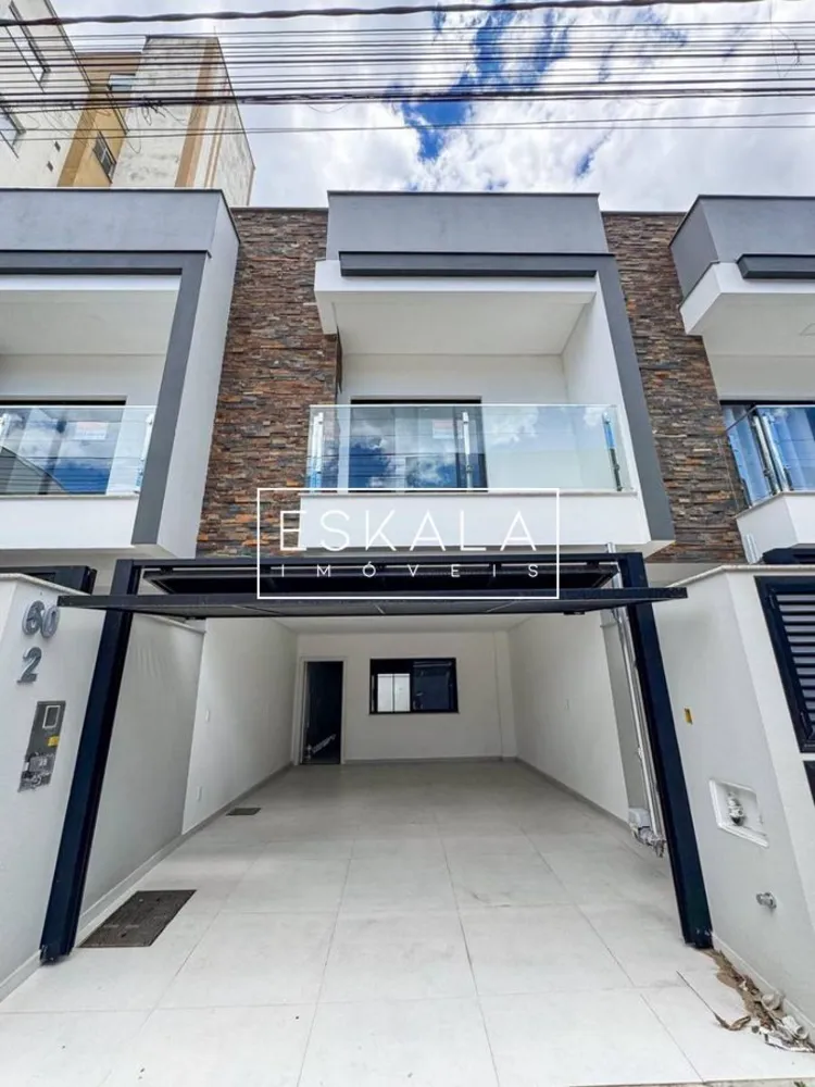 Sobrado, 3 quartos, 218 m² - Foto 1