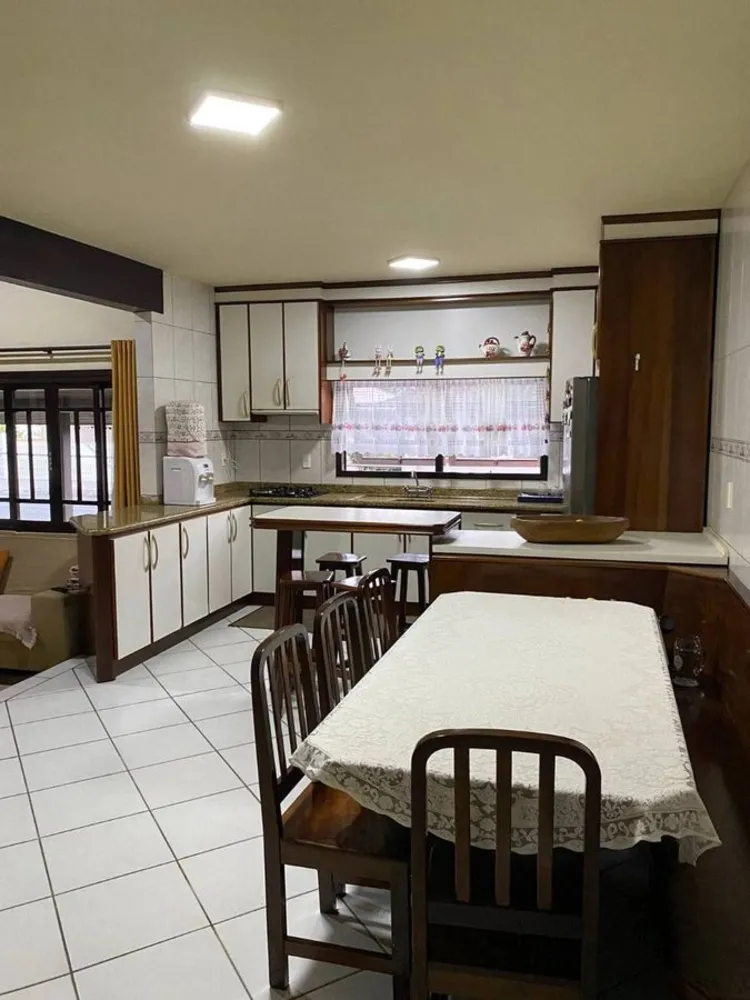 Casa, 4 quartos, 220 m² - Foto 1
