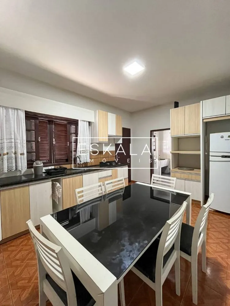 Casa, 5 quartos, 185 m² - Foto 1