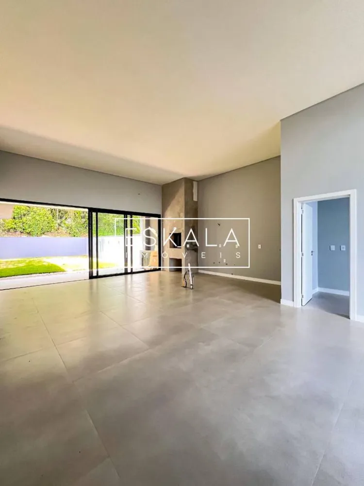 Casa, 3 quartos, 242 m² - Foto 1