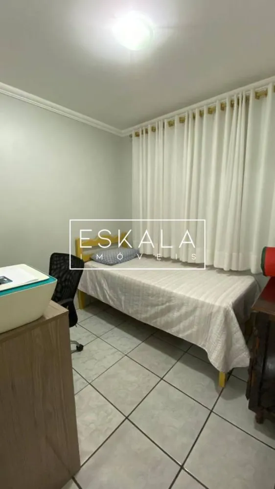 Casa, 4 quartos, 231 m² - Foto 2