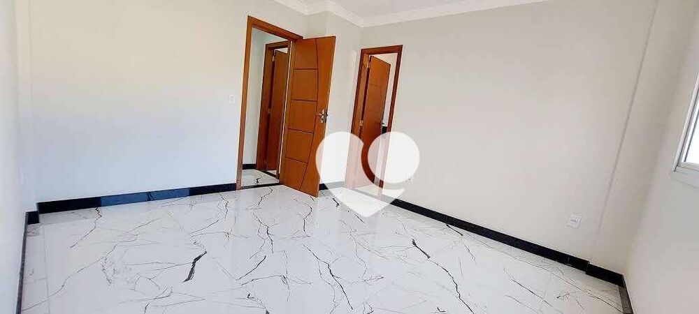 Casa à venda com 4 quartos, 260m² - Foto 2