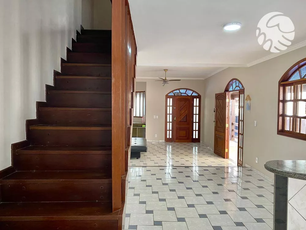 Casa à venda com 4 quartos, 220m² - Foto 3