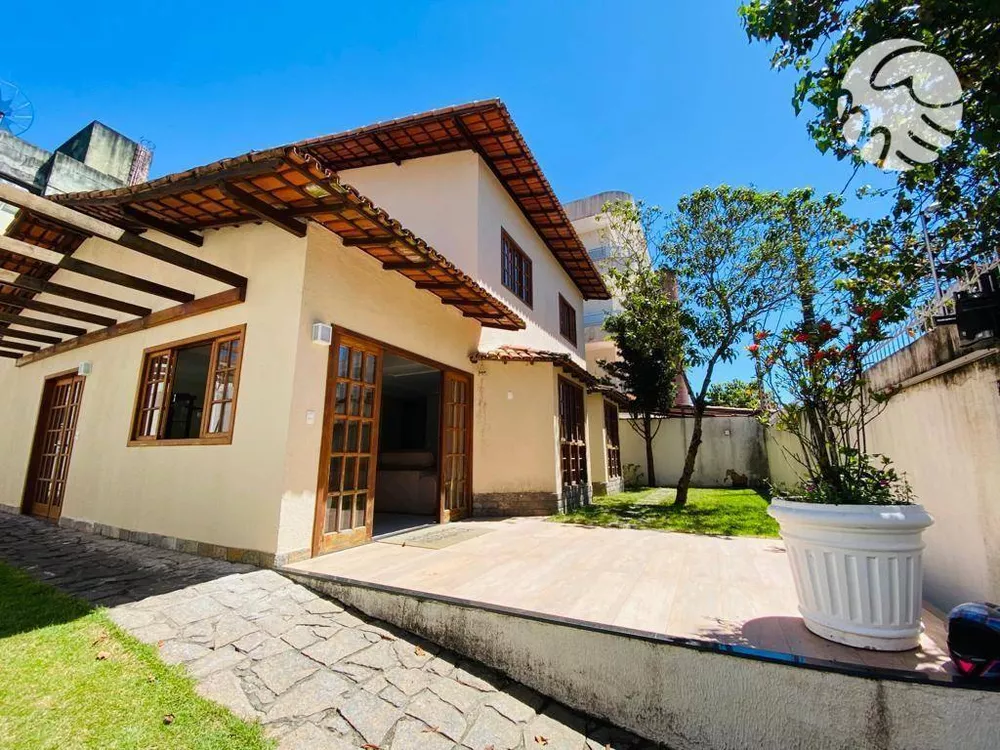 Casa de Condomínio à venda com 6 quartos, 215m² - Foto 2