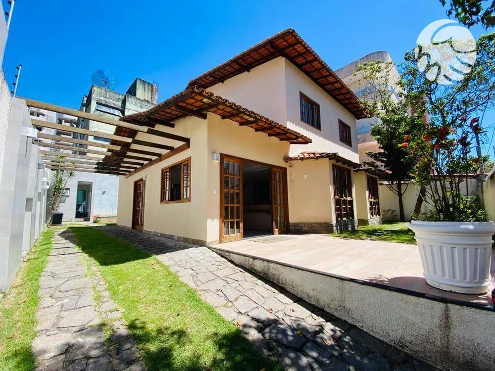 Casa de Condomínio à venda com 6 quartos, 215m² - Foto 3