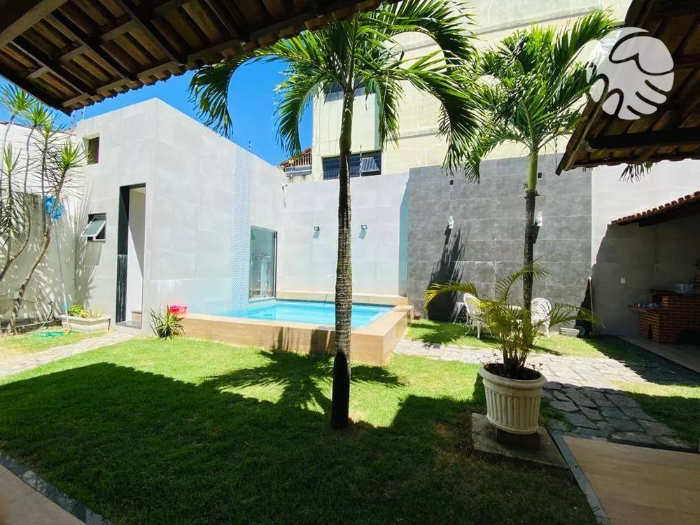 Casa de Condomínio à venda com 6 quartos, 215m² - Foto 1