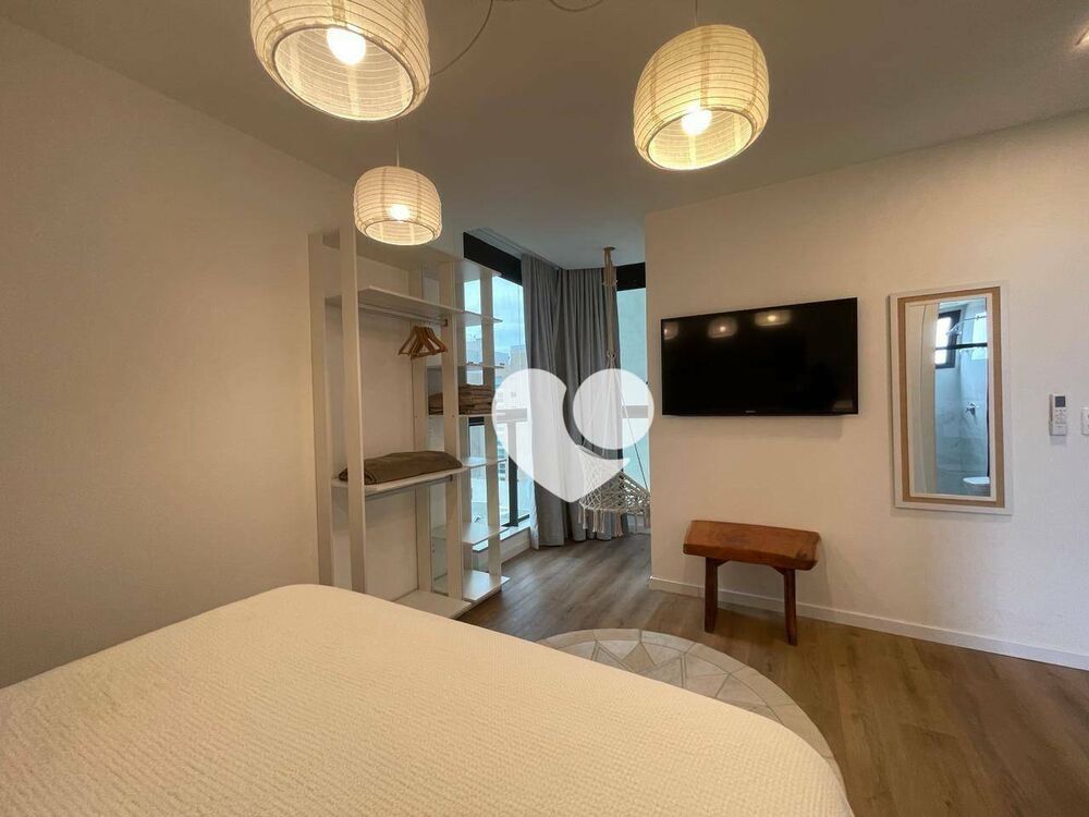 Cobertura à venda com 4 quartos, 220m² - Foto 1