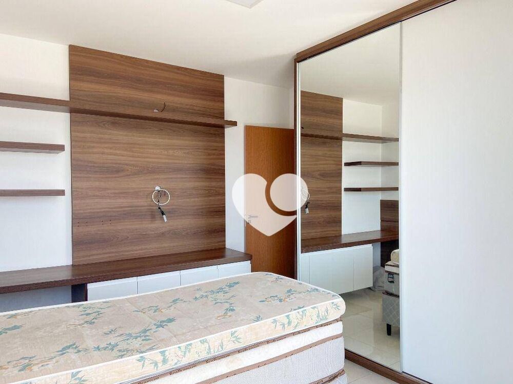 Apartamento à venda com 3 quartos, 157m² - Foto 2