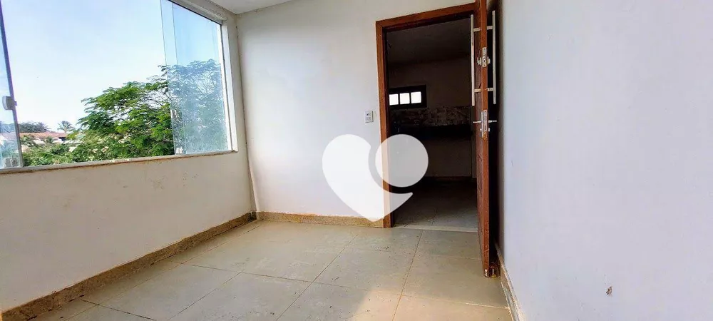 Casa à venda com 2 quartos, 108m² - Foto 2